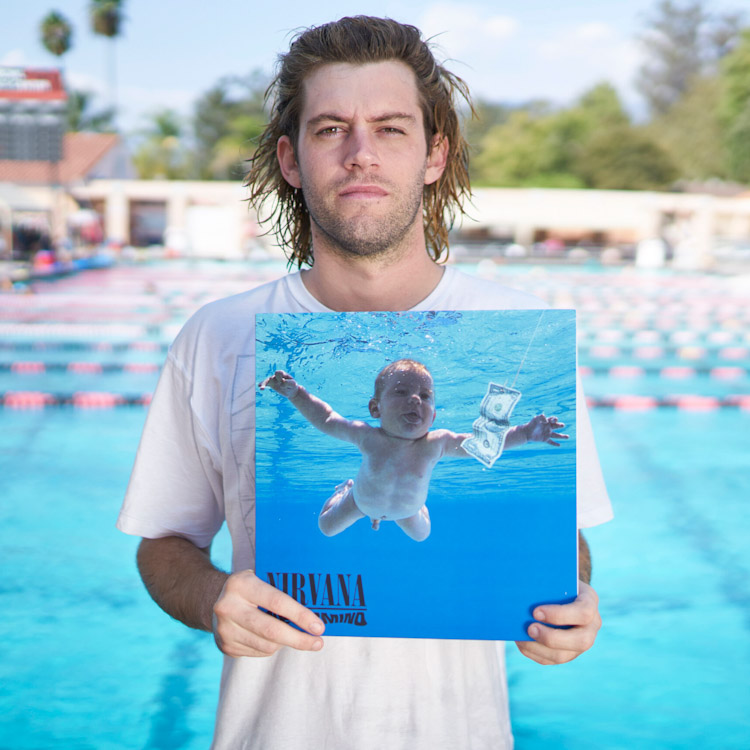 Joven que apareció de bebé en la portada del álbum “Nevermind” pierde la demanda contra Nirvana por pornografía infantil