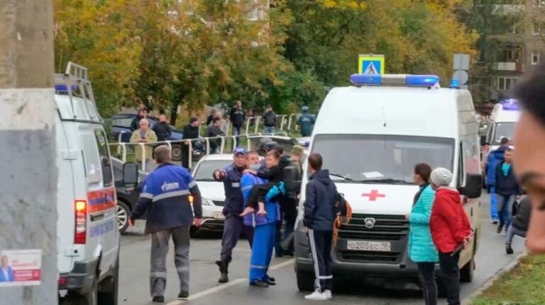 Tiroteo en escuela de Rusia deja al menos 13 muertos