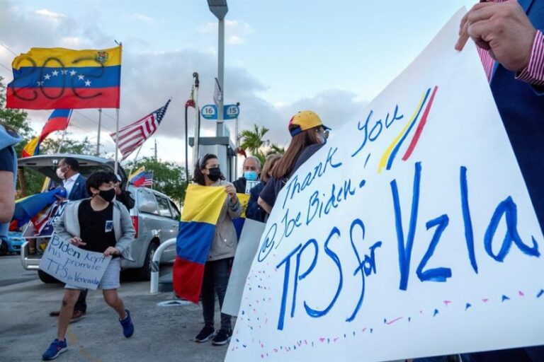EEUU extiende los permisos de trabajo a venezolanos amparados por TPS