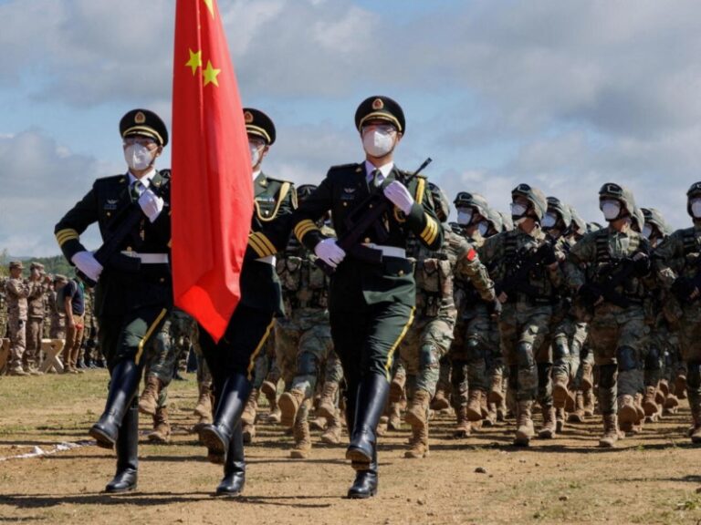 Rusia inicia grandes maniobras militares con la participación de China