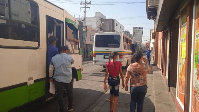 Pasajeros en Carirubana: Aumenta todo menos el sueldo
