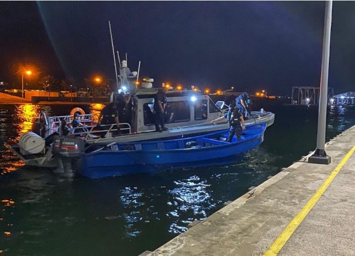Arrestan a tres venezolanos en costas de Aruba por tráfico de drogas