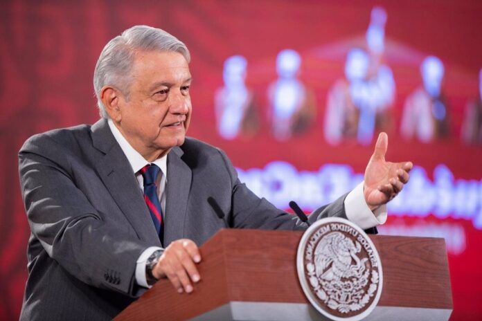 Presidente de México niega espionaje a activista de derechos humanos