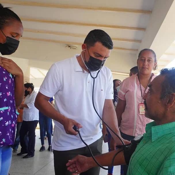 Alcalde Henry Hernández lleva atención social a adultos mayores de la Misión Negra Hipólita