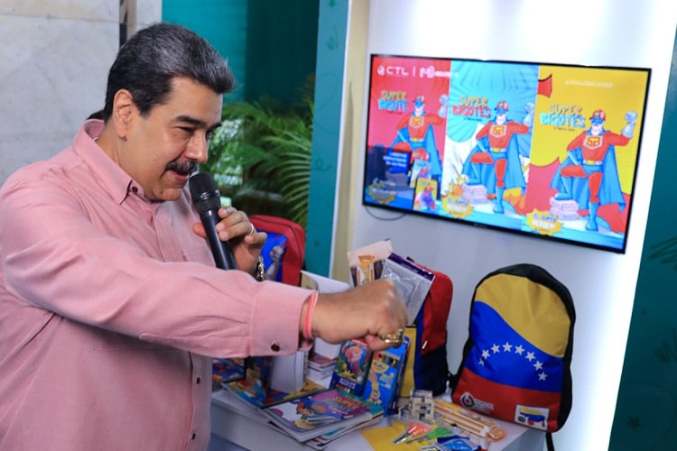 ‘Cacheroso’, bien ‘fino’: Los bolsos y zapatos que ofertará el Gobierno a los docentes venezolanos