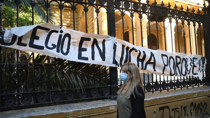 Estudiantes toman colegios reclamando mejoras en Buenos Aires