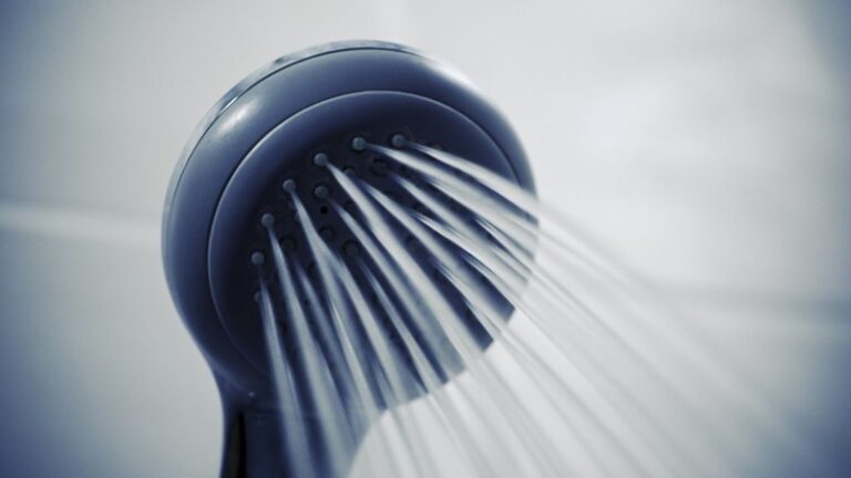 La crisis energética obliga a los neerlandeses a reducir las duchas a 5 minutos