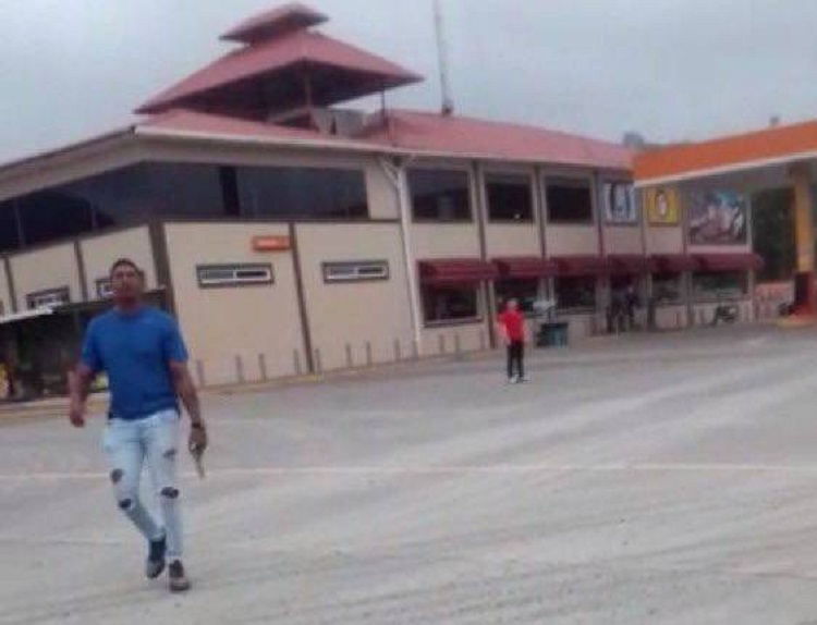 Hombres armados amenazan a venezolanos en Ecuador