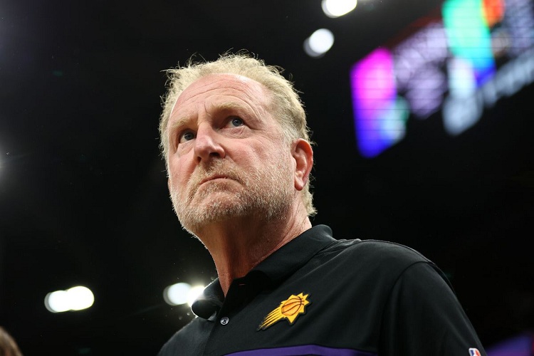 NBA: Multaron y suspendieron por un año al dueño de Phoenix Suns por racismo