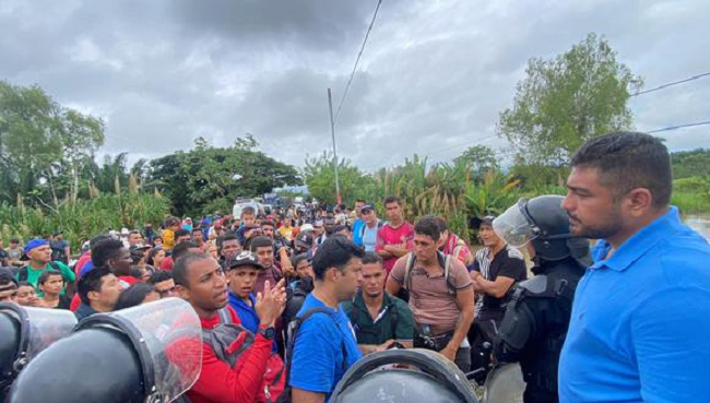 Guatemala contiene caravana con más de 600 migrantes, venezolanos en su mayoría