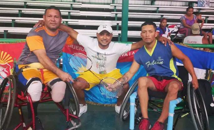 Dos atletas y un entrenador de parabádminton requieren apoyo para asistir a panamericano