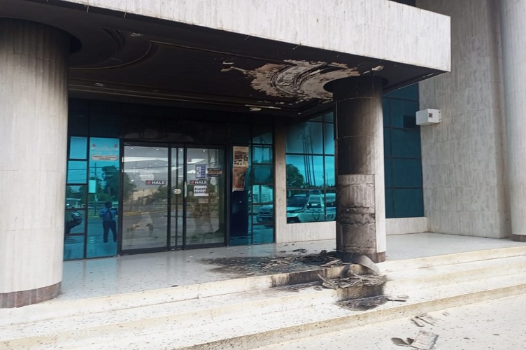 Zulia: Lanzaron bomba molotov a la librería San Agustín, en Ciudad Ojeda