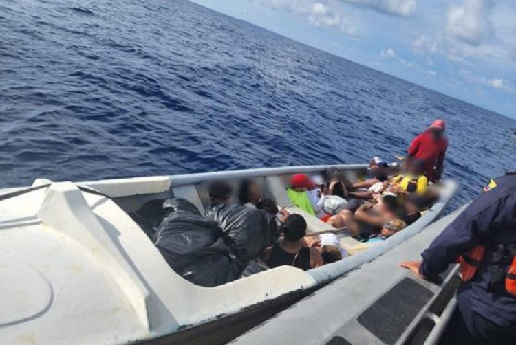 Armada colombiana rescató a 33 migrantes venezolanos cerca de la isla de San Andrés