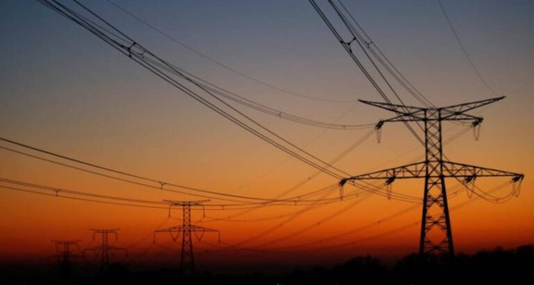 Londres anuncia subvención a la mitad de las facturas eléctricas de las empresas