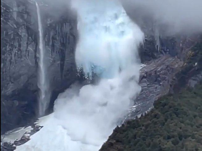 Un glaciar colgante se desprende en Chile por las altas temperaturas