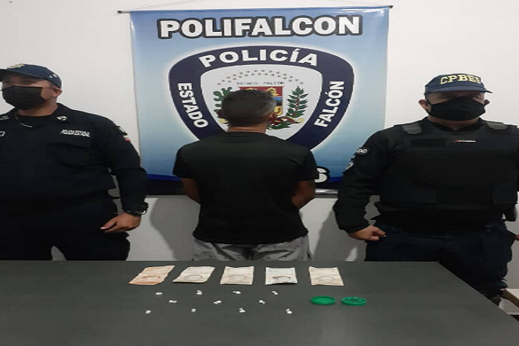 Polifalcón incauta 11 envoltorios de cocaína a microtraficante cumarebero 