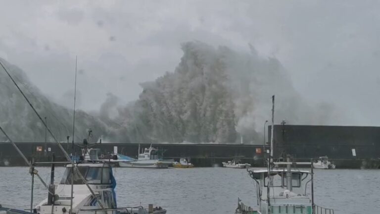 Cuatro muertos y más de 100 heridos en Japón por tifón Nanmadol