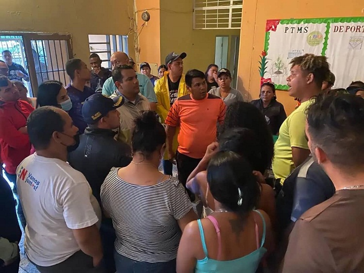 Gobernador Clark y alcalde Hernández habilitan centro de acopio y refugio temporal