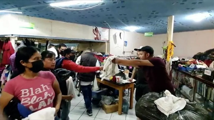 Mexicanos instalan «Gratis Tienda» para venezolanos varados en la frontera