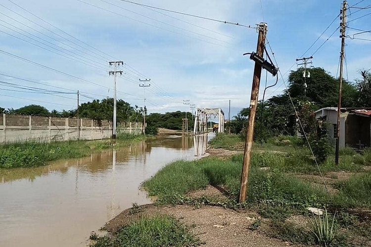 FOTOS: Reportan el desborde de ríos y quebradas en Falcón