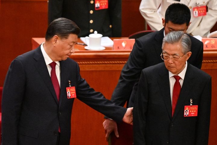 Expulsan a expresidente Hu Jintao del congreso del Partido Comunista chino (Vídeo)