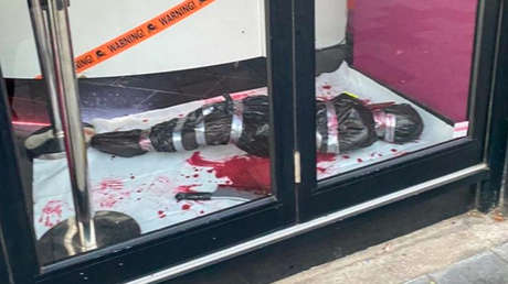 Una heladería se vuelve viral por su exhibición de Halloween con una ‘escena de asesinato