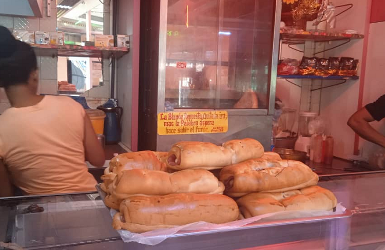 Hasta ahora las panaderías solo ofrecen mini pan de jamón en Paraguaná