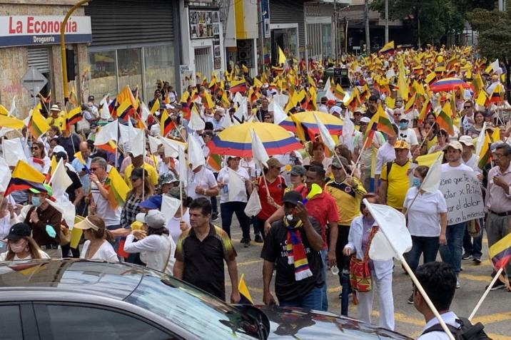En Bucaramanga marchan contra las reformas de Petro