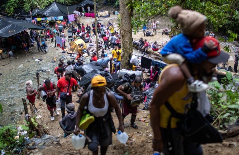 Panamá registra cruce de casi 80.000 migrantes irregulares por Darién, la mayoría venezolanos