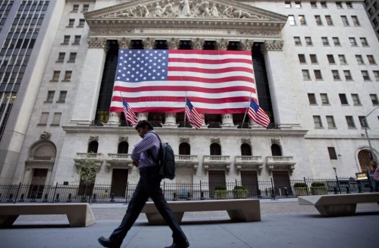 La economía de EEUU entrará en «auténtica recesión» en primavera, según Fitch