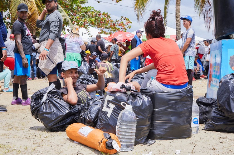 10.000 migrantes que van al Tapón del Darién están varados en Necoclí
