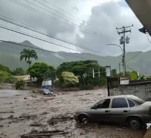 Emergencia en Maracay: Se desbordan ríos Corozal y el Castaño