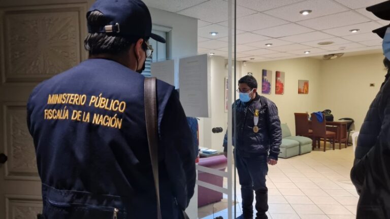 Fiscalía de Perú allana oficinas de legisladores y casa de hermana de Castillo