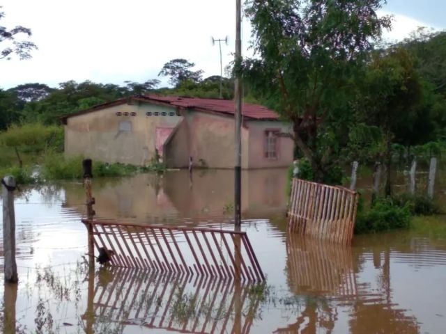 Más de 500 familias perdieron todo por crecida de ríos en Anzoátegui