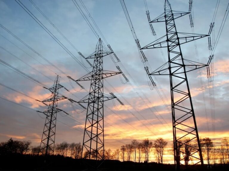 Ucrania anuncia cortes de electricidad para asegurar el suministro