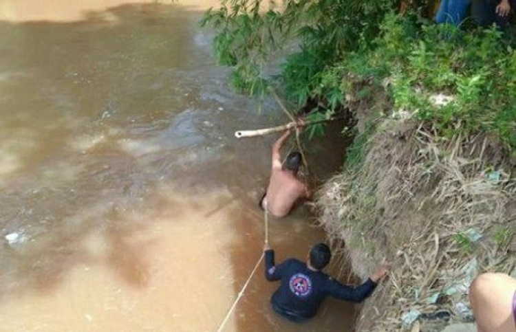 Localizan cadáver de un adolescente arrastrado por un río