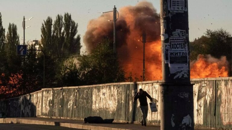 Explosiones en el centro de Kiev tras un presunto ataque con drones