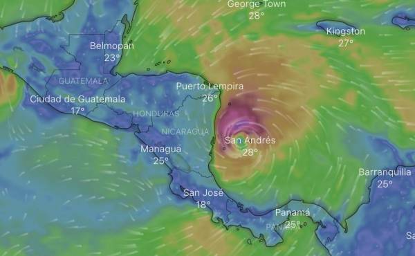 El centro del huracán Julia tocó tierra en la costa caribeña de Nicaragua