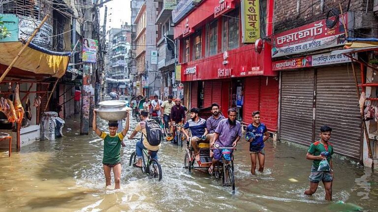 Al menos 28 muertos deja el ciclón Sitrang en Bangladés