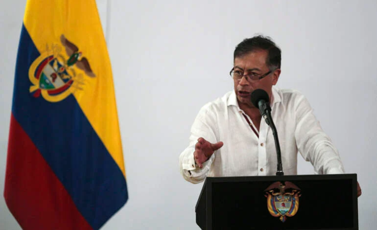Petro ordenó el cierre de trochas ilegales entre Colombia y Venezuela