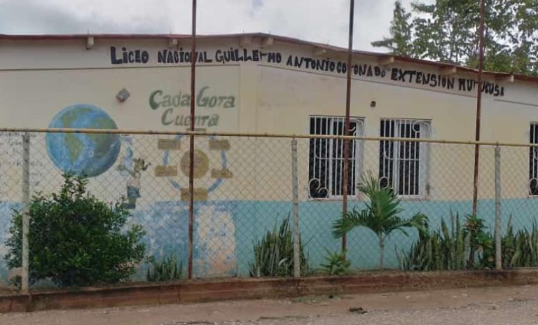 Reportan déficit de docentes en el liceo de Murucusa