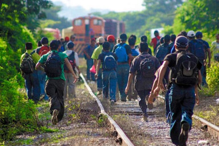 México intensifica operativos en el sur para contener migrantes