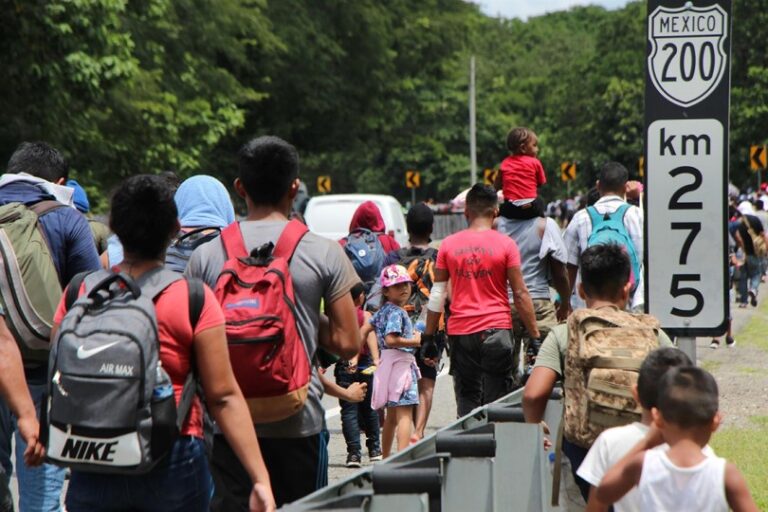 Miles de migrantes venezolanos permanecen varados en el sureste de México