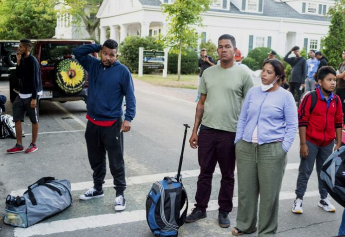 Migrantes venezolanos enviados a Massachusetts podrán pedir visas