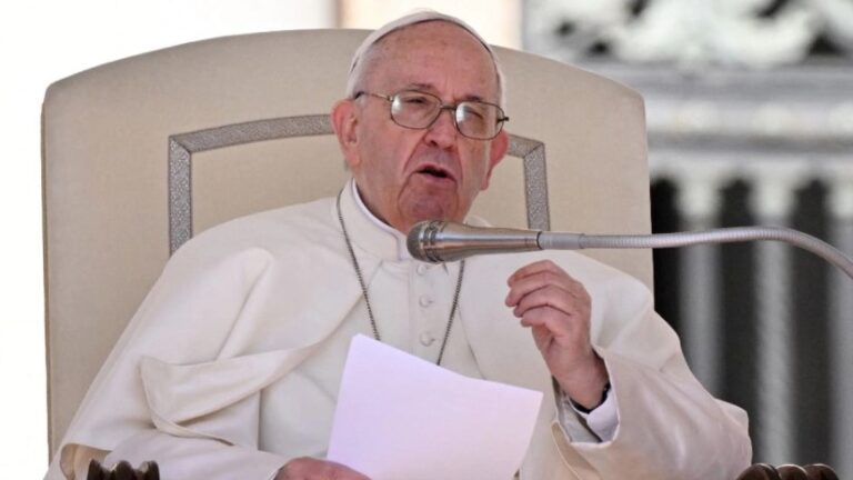 El papa Francisco asegura que la homosexualidad «no es un delito, pero es pecado»