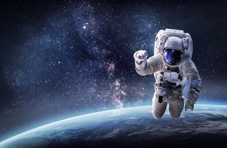 Falso astronauta estafó a una mujer con 30 mil dólares para volver a la Tierra y casarse con ella