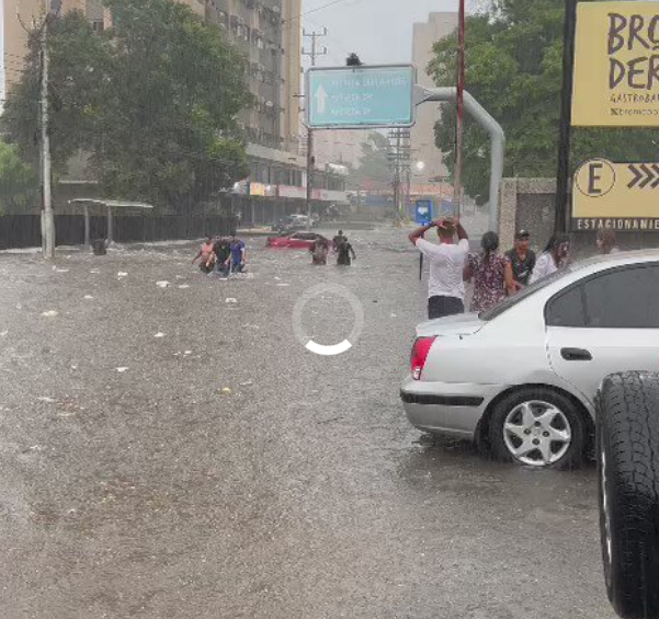 Inundada y sin luz está Maracaibo este #31Oct (VÍDEOS)