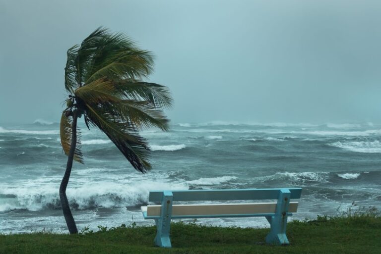 Nueva tormenta tropical amenaza a los países del Caribe y puede convertirse en huracán