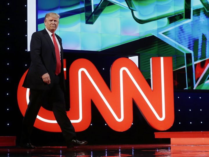 Donald Trump demanda a la cadena CNN por difamación