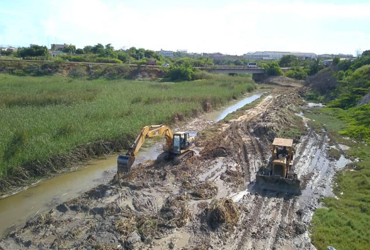 Avanzan trabajos de canalización y saneamiento de alcantarilla en sector Las Rosas 1 de Carirubana